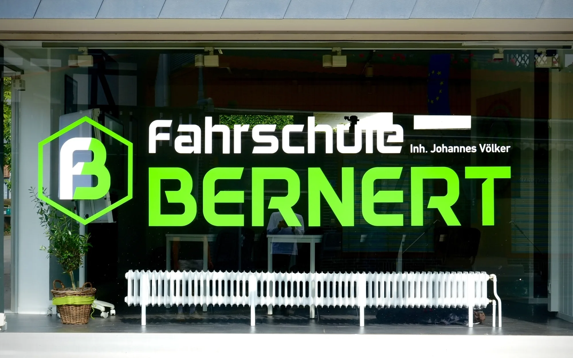 Schaufenster der Fahrschule Bernert in Cölbe